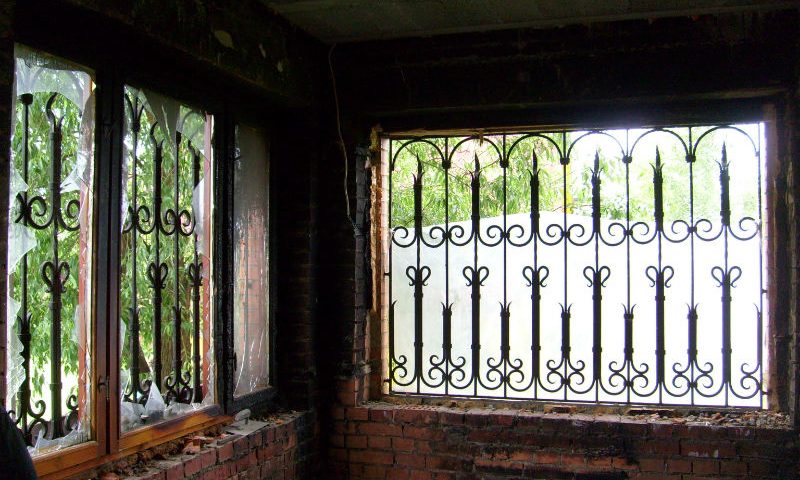 Решетки на окнах хорошо сохранились