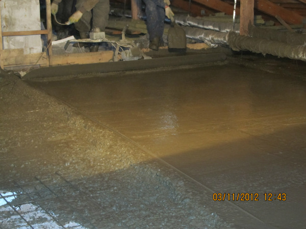 Виброуплотнение бетона рейкой