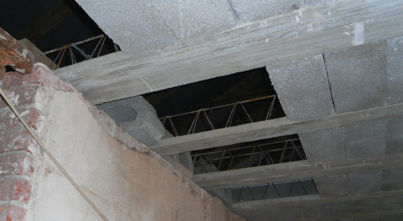 Место установки бетонных балок на кирпичные стены здания