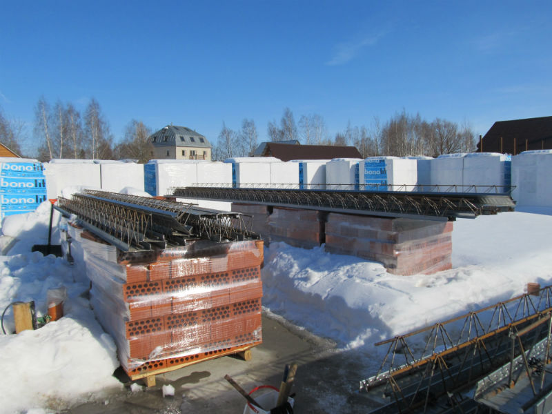 Газобетонные блоки и балки сборно-монолитного перекрытия МАРКО на объекте