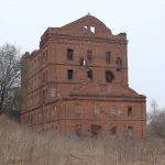 Здание мельницы в селе Юрятино Калужской области