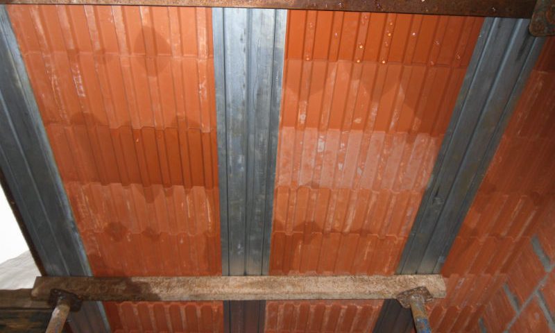 Потолок в керамической части перекрытия МАРКО