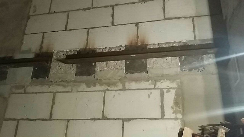 Стальные профили для крепления балок несъемной опалубки к стенам квартиры