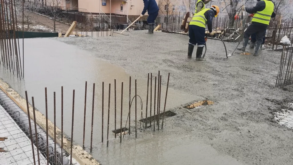 Начало бетонирования перекрытия первого этажа