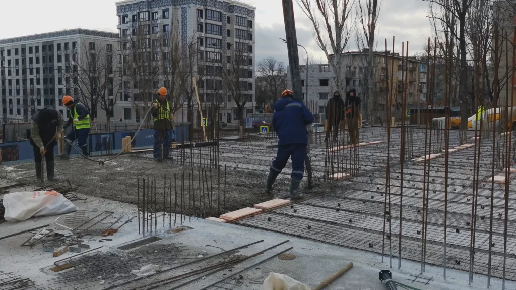 Бетонирование второй части перекрытия первого этажа
