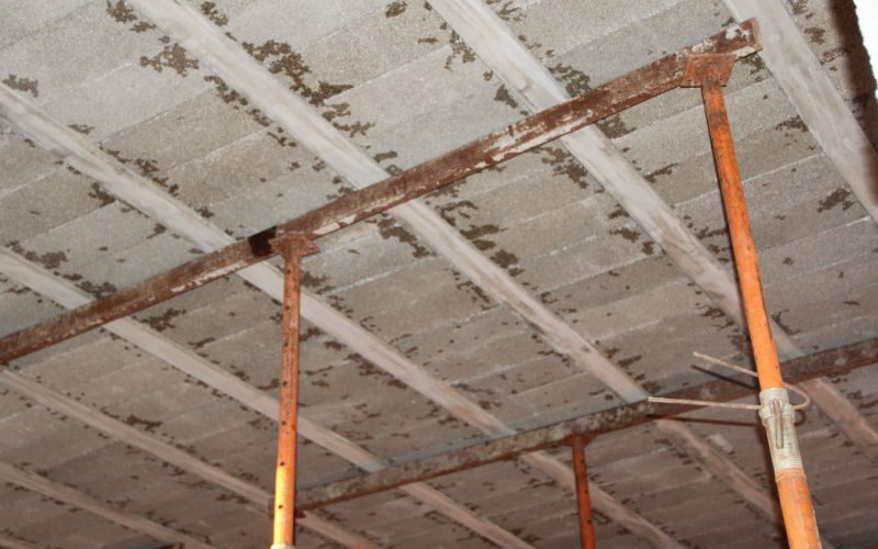 Вода на потолке в момент бетонирования сборно-монолитного перекрытия МАРКО