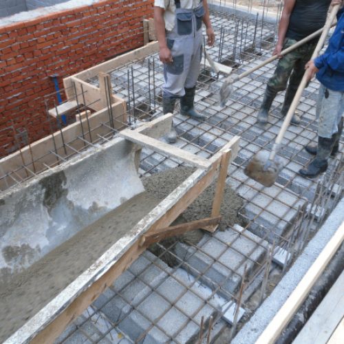 Подача бетона на перекрытие цокольного этажа