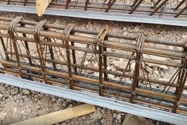 Армирование пристенной части балки