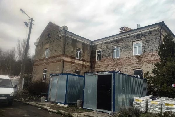 Внешний вид садика Чайка на момент ремонта со стороны двора