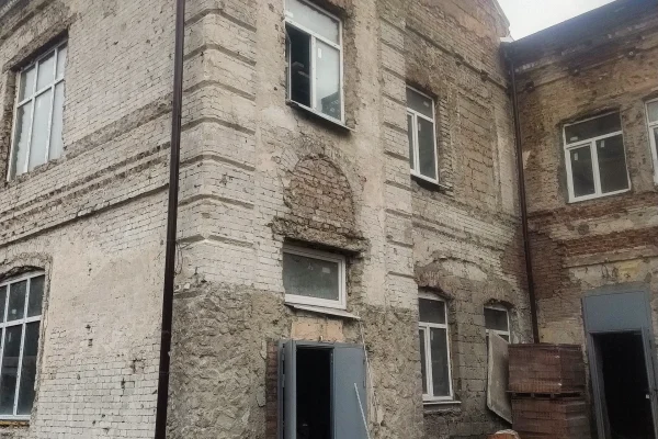 Внешний вид садика Чайка на момент ремонта вход